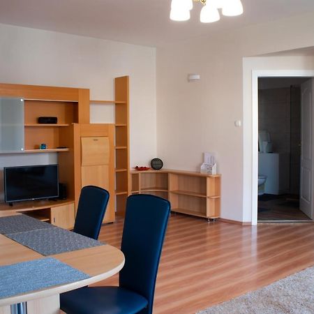 Titan Apartman Дьюла Екстер'єр фото