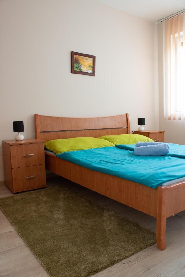 Titan Apartman Дьюла Екстер'єр фото