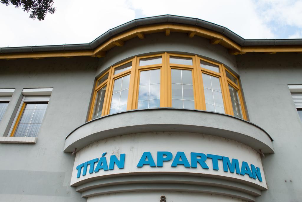 Titan Apartman Дьюла Екстер'єр фото