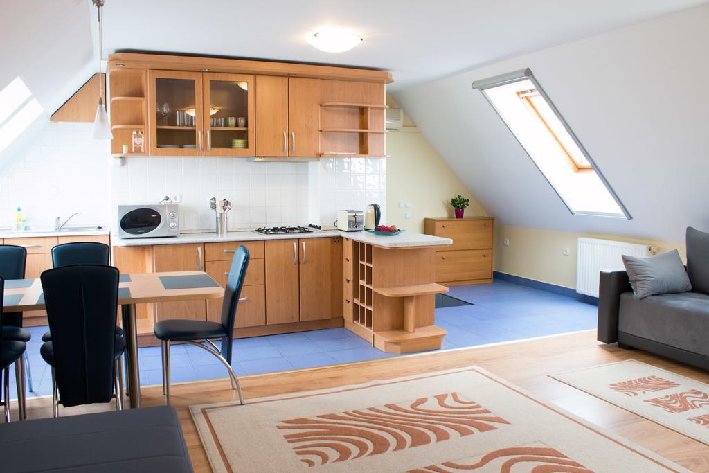 Titan Apartman Дьюла Екстер'єр фото